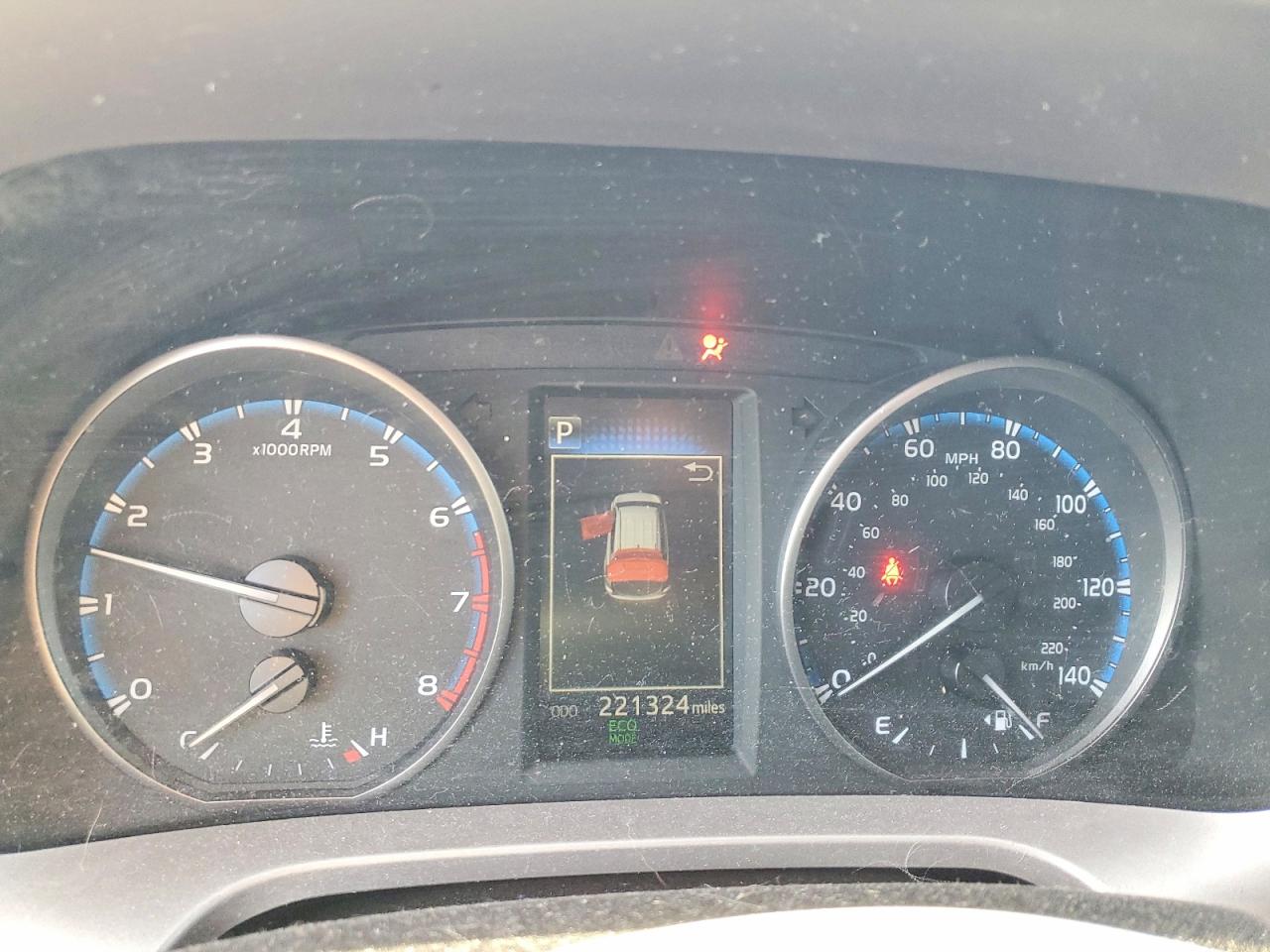 2018 TOYOTA RAV4 LE photo 17