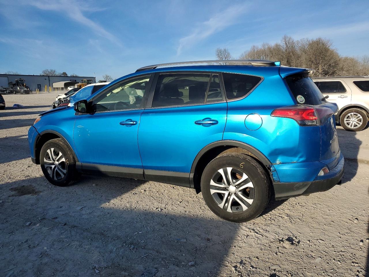2018 TOYOTA RAV4 LE photo 3