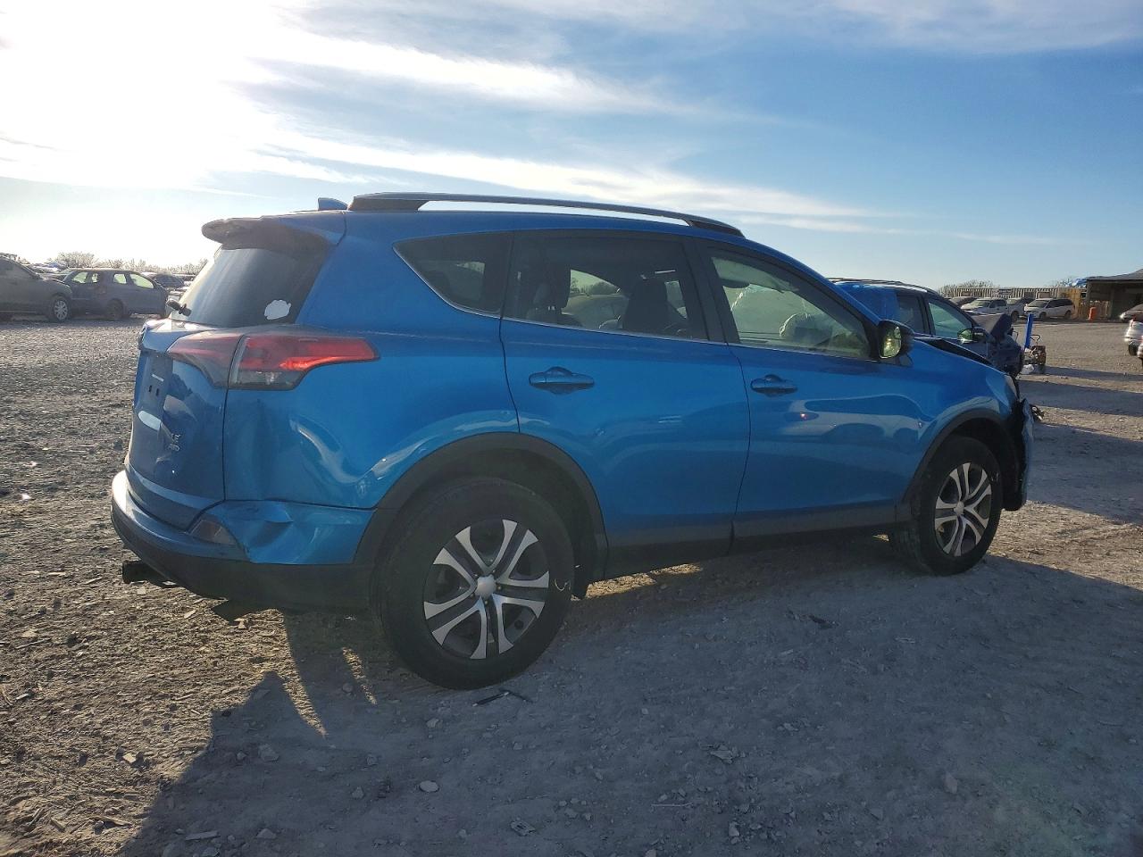 2018 TOYOTA RAV4 LE photo 5