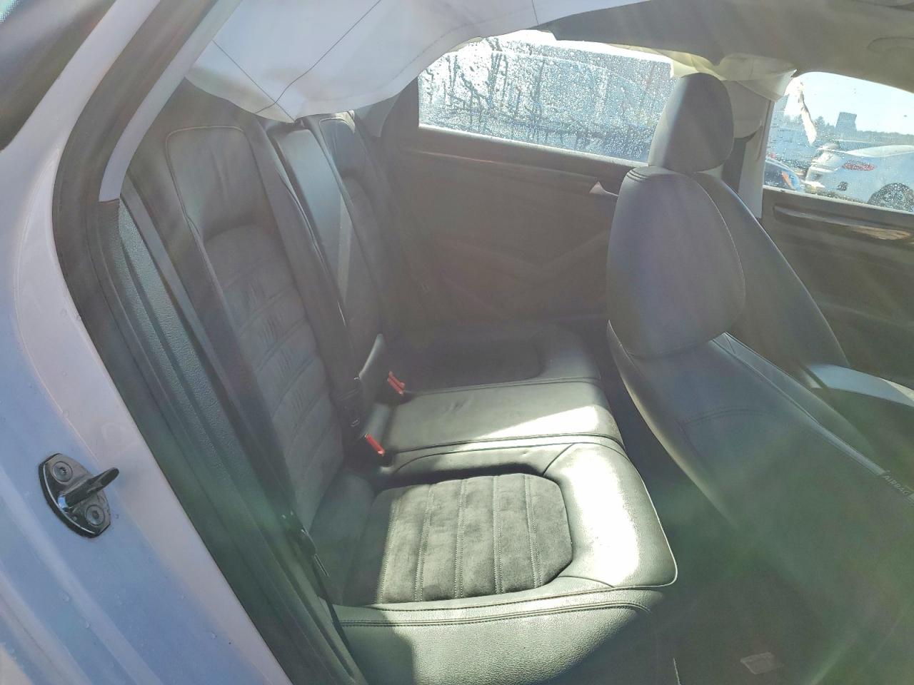 2015 VOLKSWAGEN PASSAT SEL photo 10
