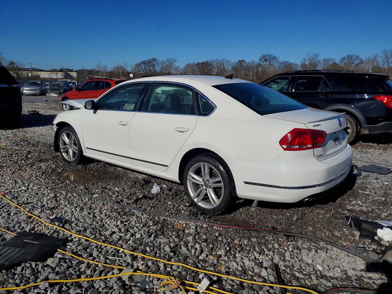 2015 VOLKSWAGEN PASSAT SEL photo 2