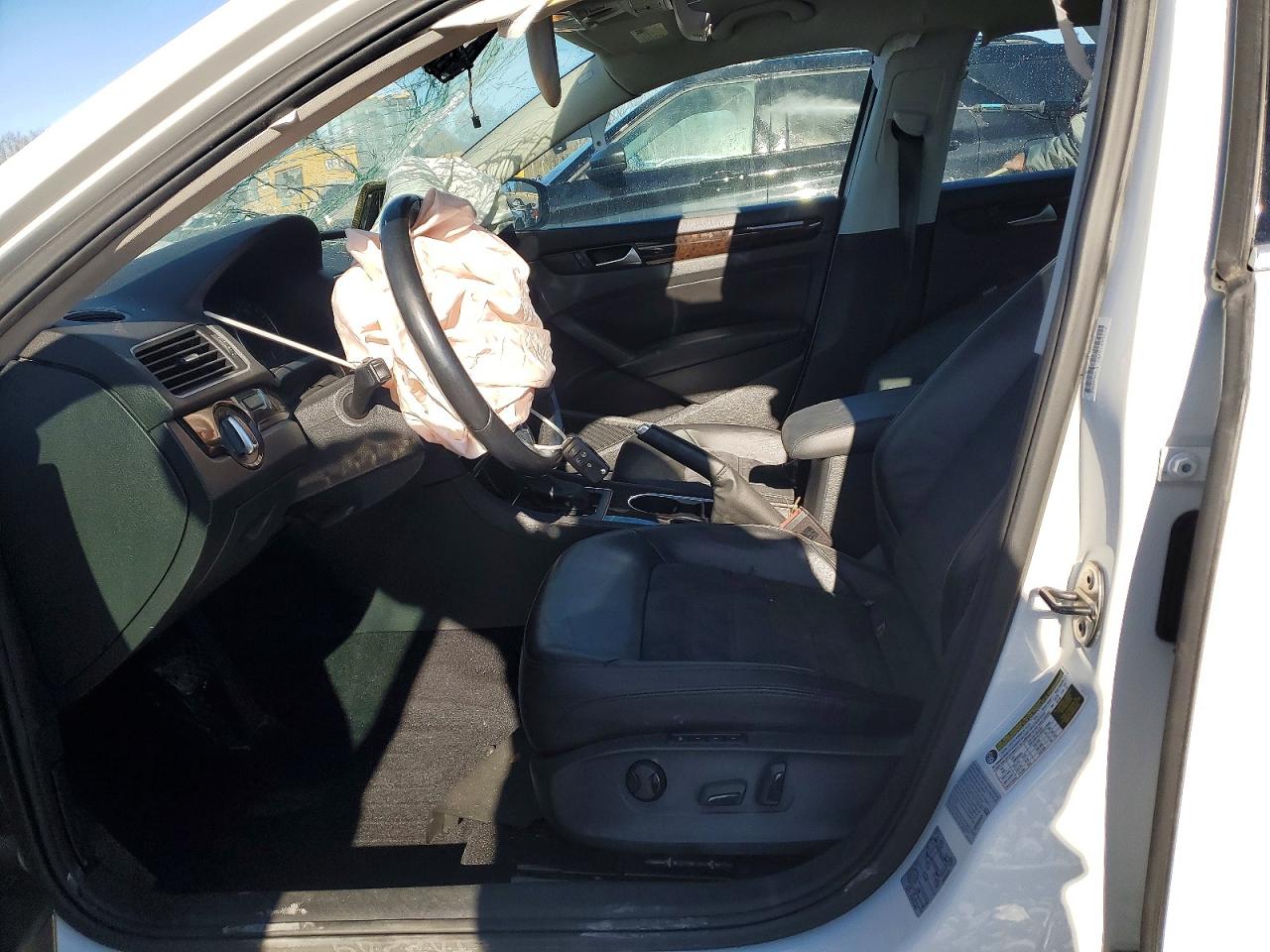 2015 VOLKSWAGEN PASSAT SEL photo 7
