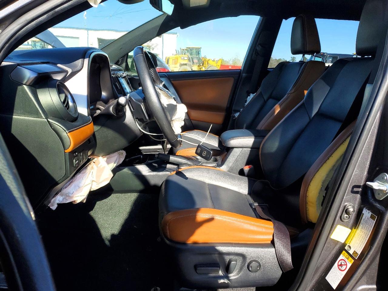 2018 TOYOTA RAV4 SE photo 13