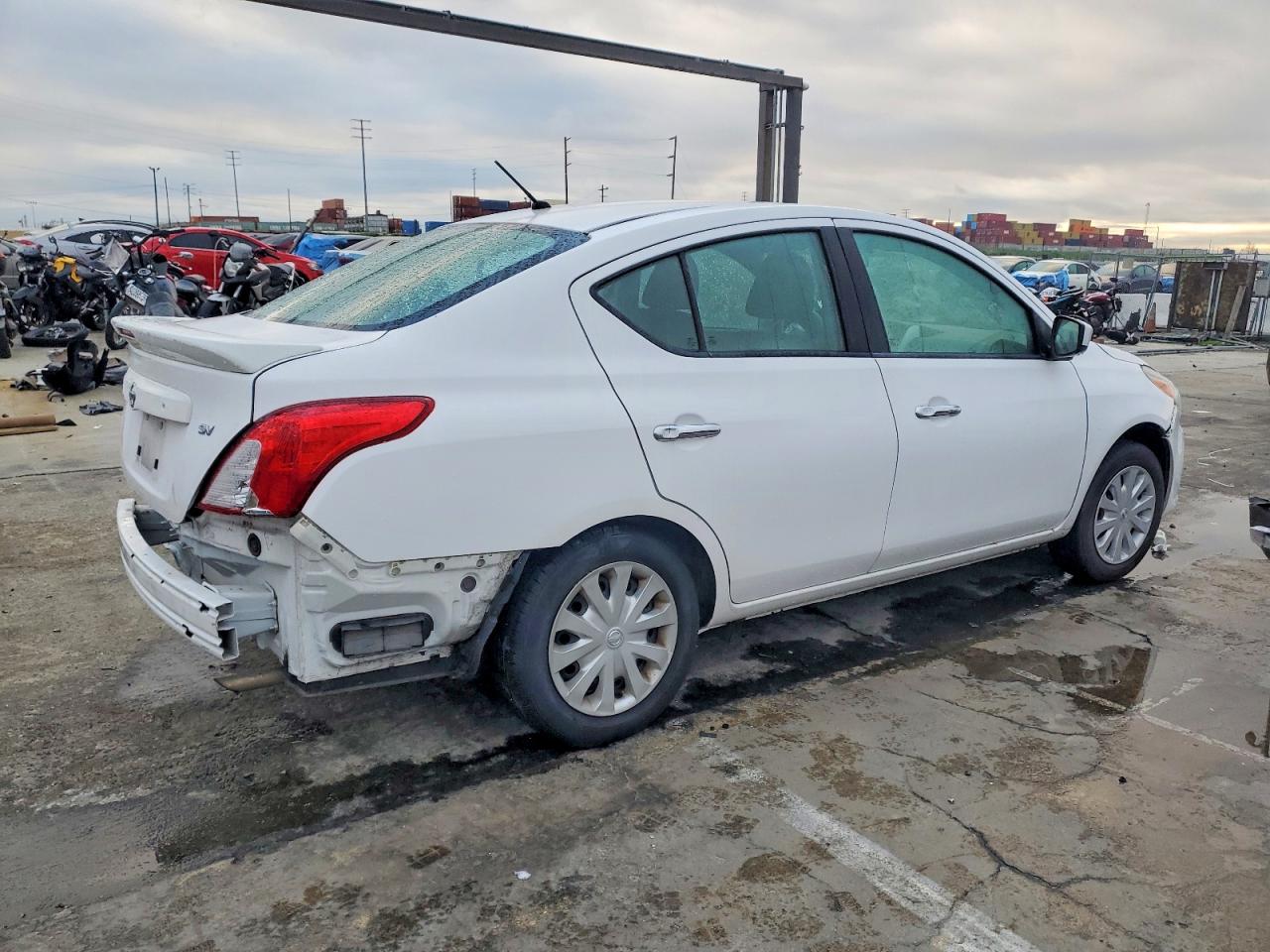 2019 NISSAN VERSA S photo 3