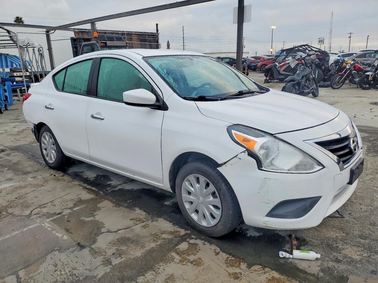 2019 NISSAN VERSA S photo 4