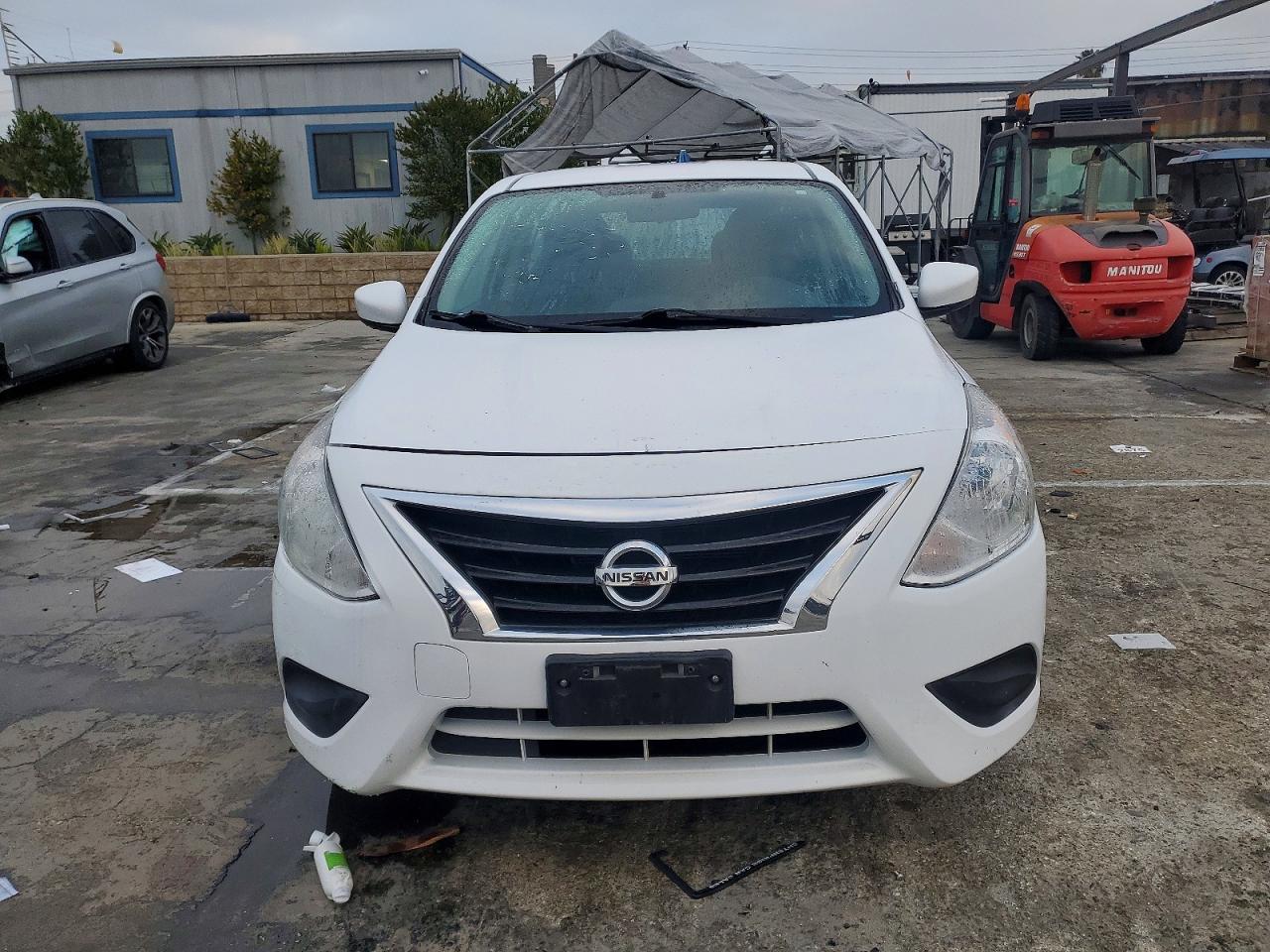 2019 NISSAN VERSA S photo 5