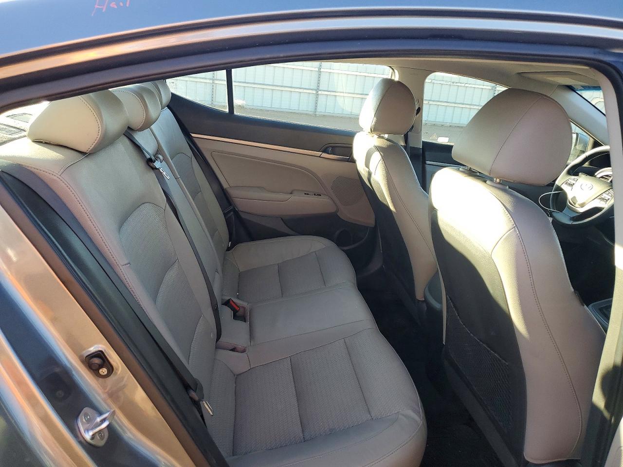2017 HYUNDAI ELANTRA SE photo 10