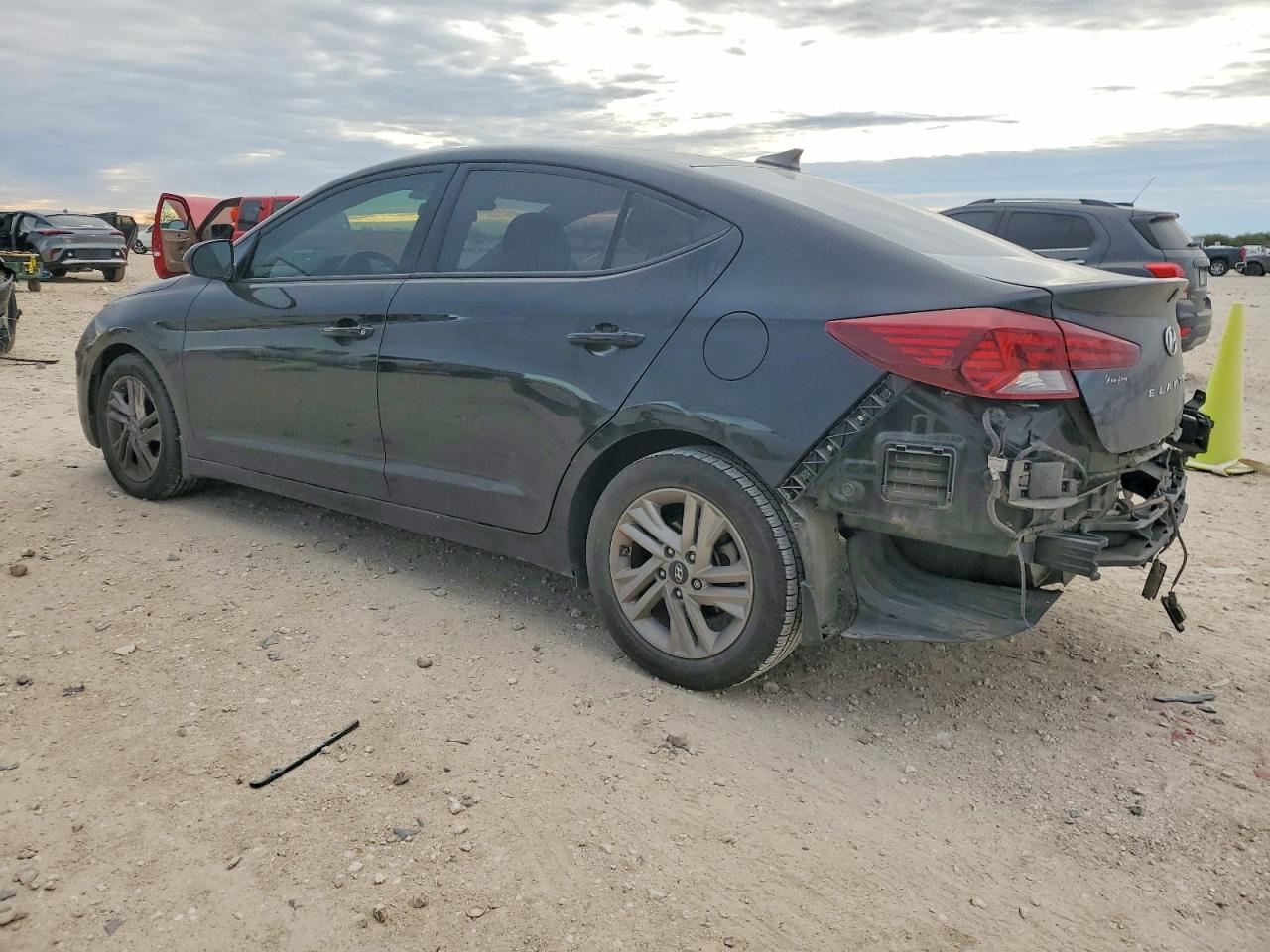 2020 HYUNDAI ELANTRA SEL photo 2