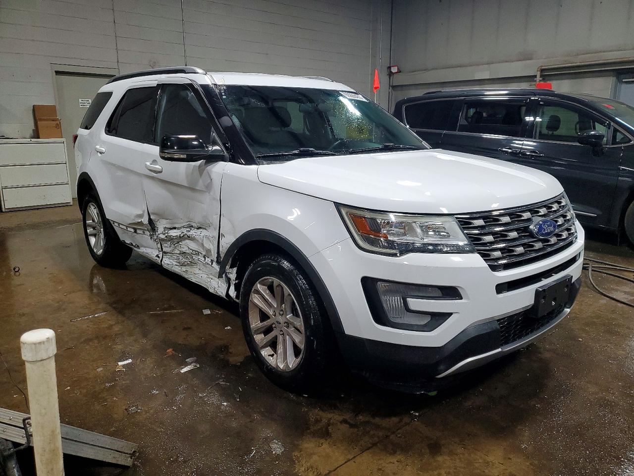 2017 FORD EXPLORER XLT photo 7