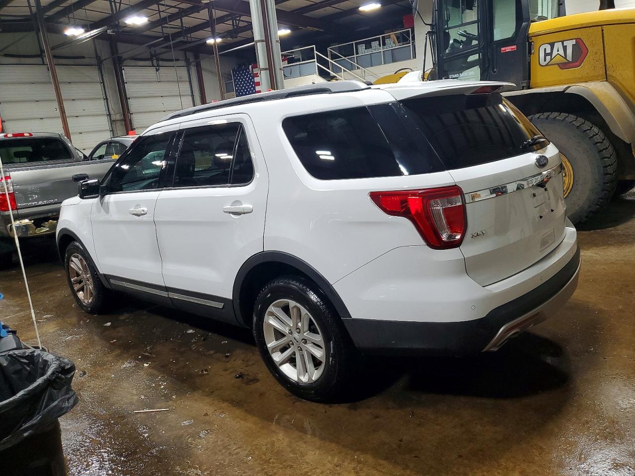 2017 FORD EXPLORER XLT photo 3