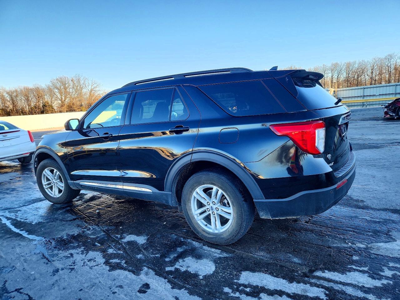 2020 FORD EXPLORER XLT photo 2