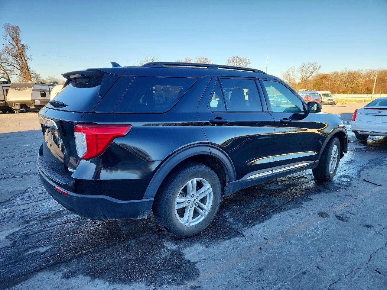 2020 FORD EXPLORER XLT photo 3