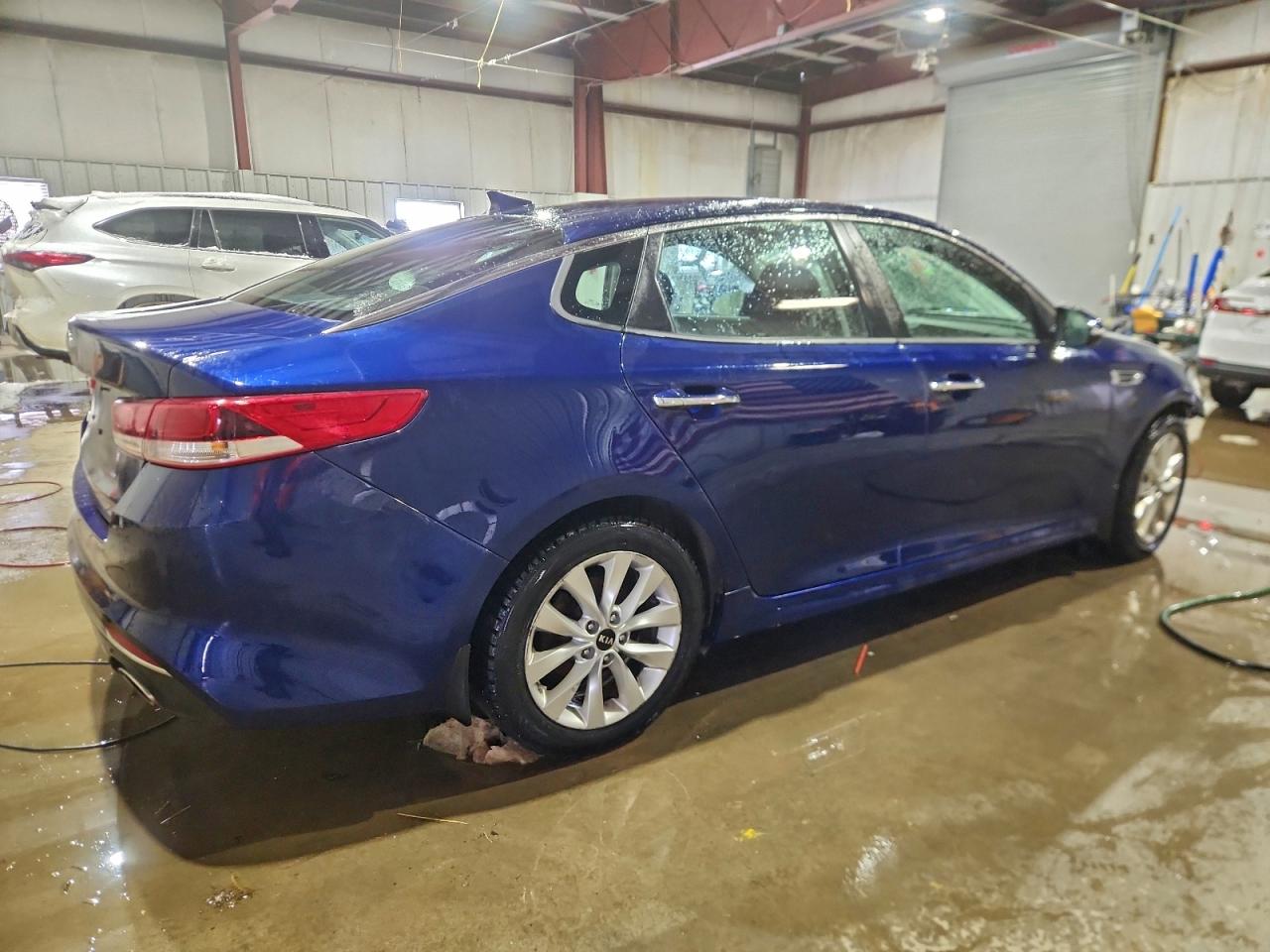 2018 KIA OPTIMA LX photo 3
