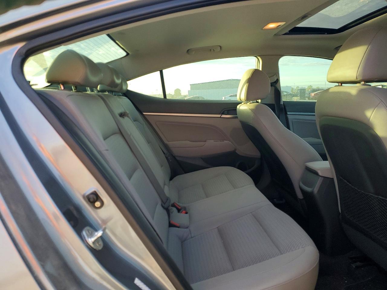 2017 HYUNDAI ELANTRA SE photo 10