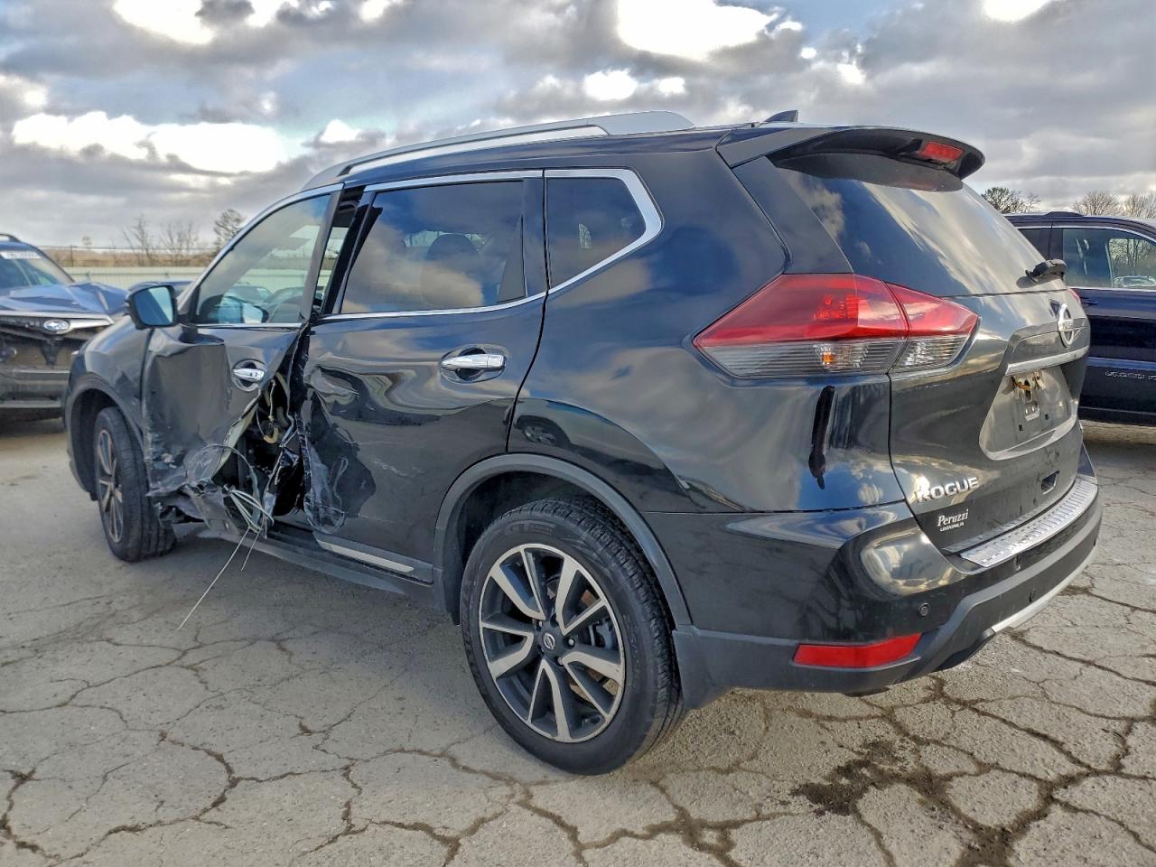 2019 NISSAN ROGUE S photo 2