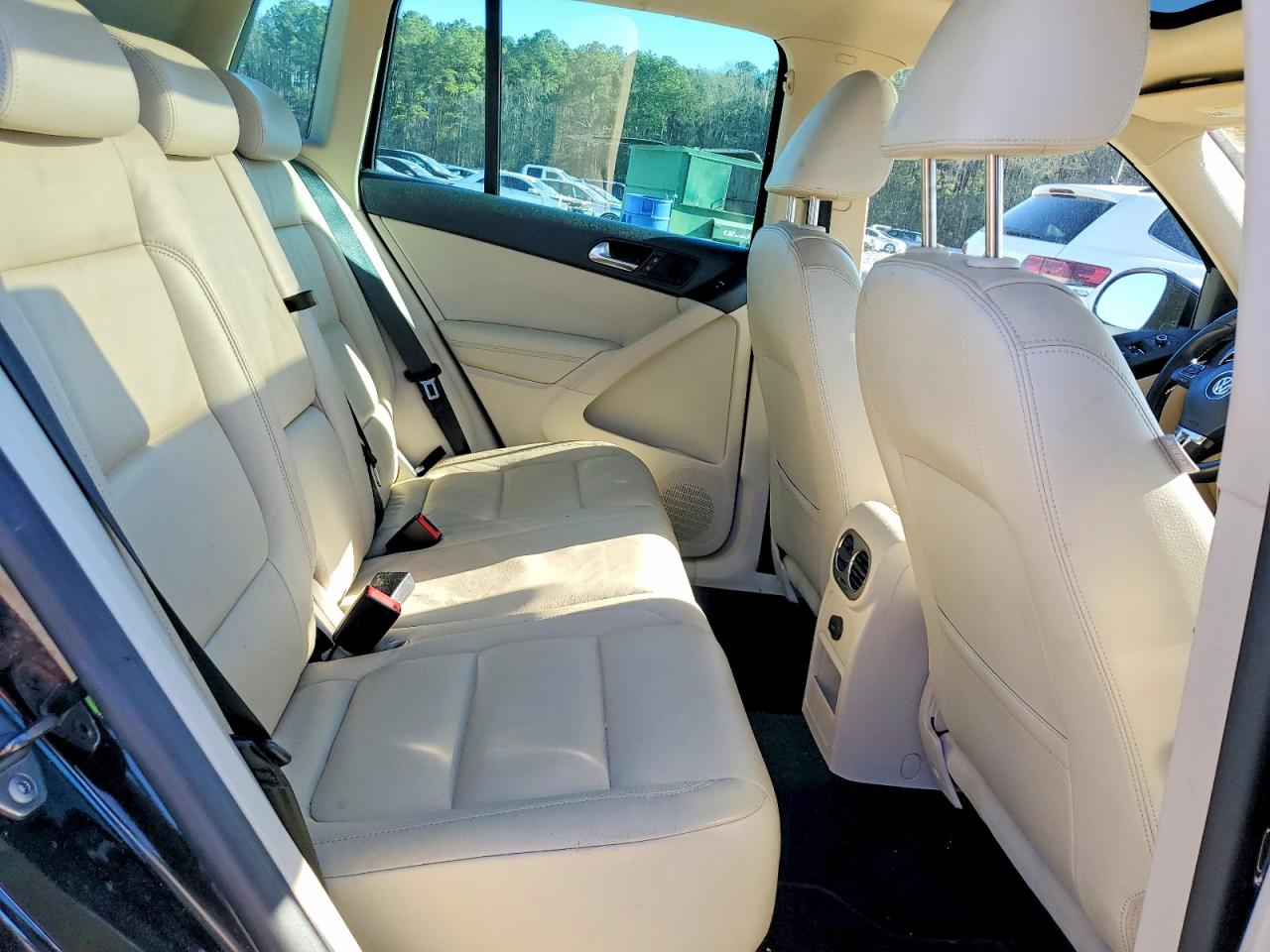 2011 VOLKSWAGEN TIGUAN S photo 10
