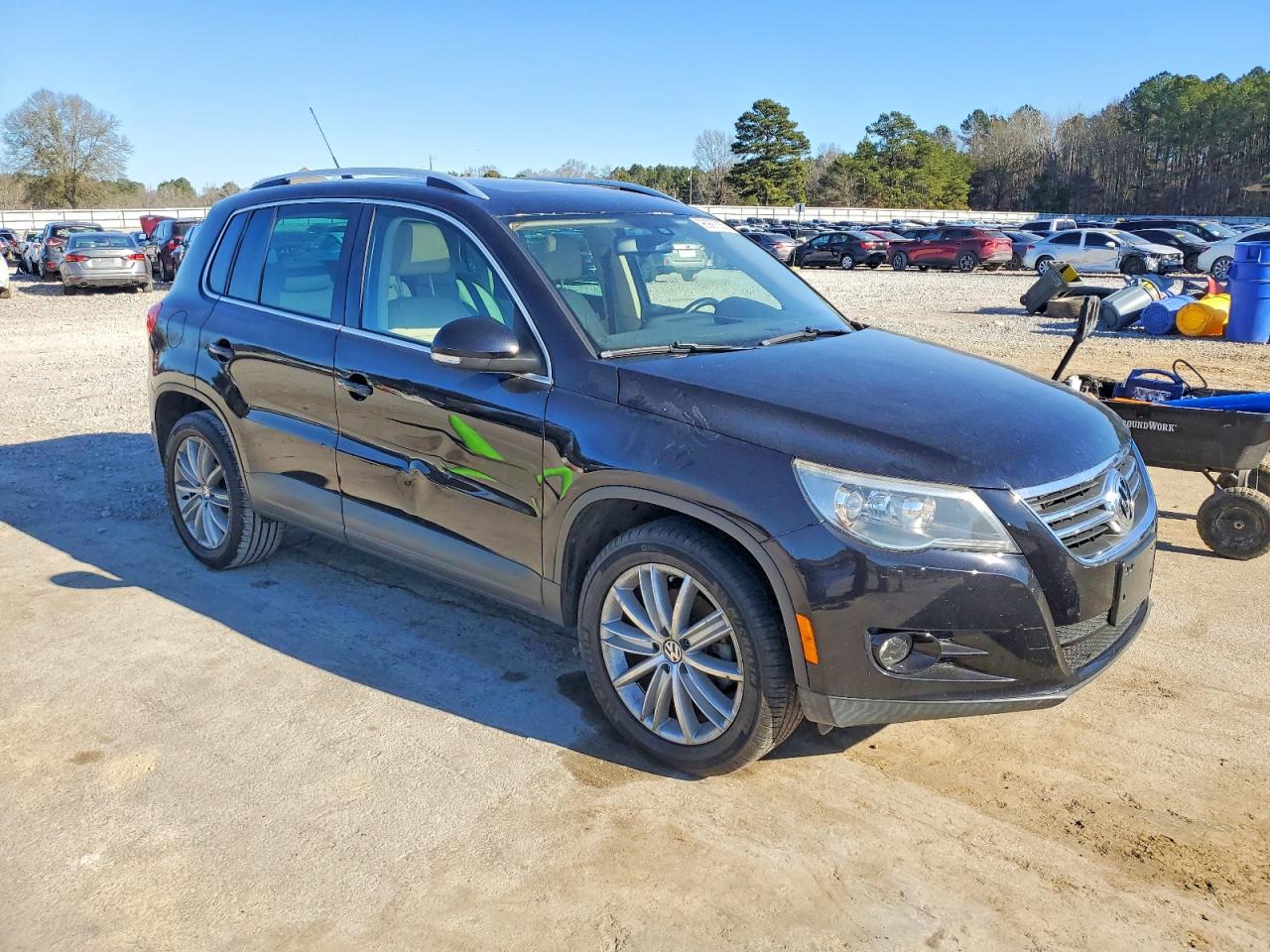 2011 VOLKSWAGEN TIGUAN S photo 4