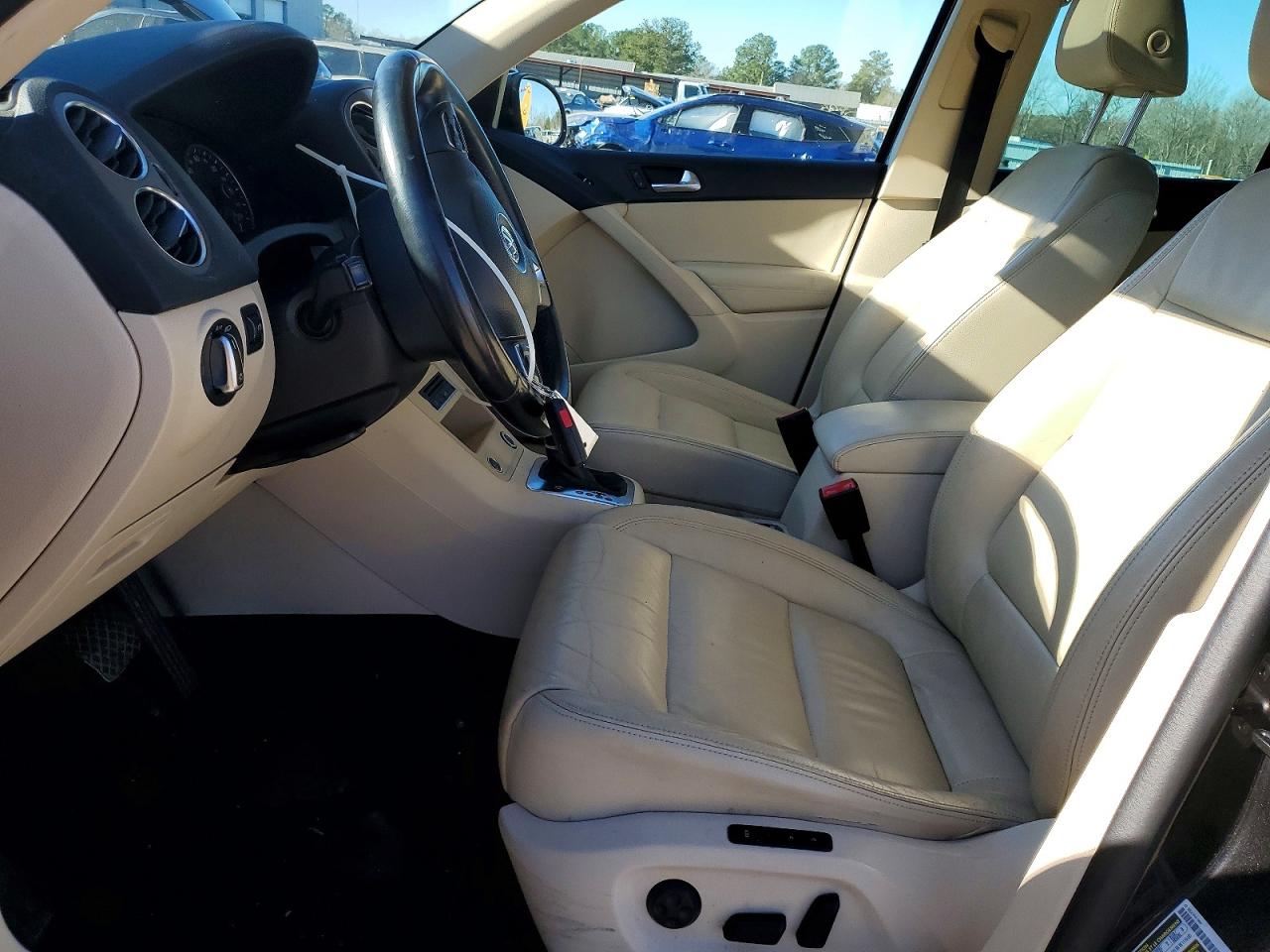 2011 VOLKSWAGEN TIGUAN S photo 7
