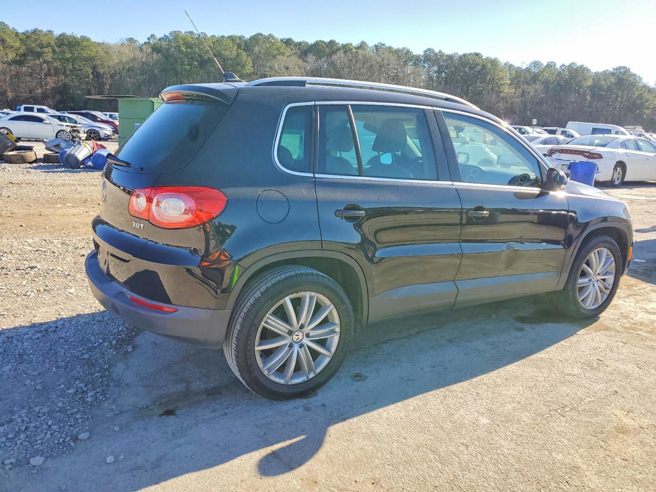 2011 VOLKSWAGEN TIGUAN S photo 3