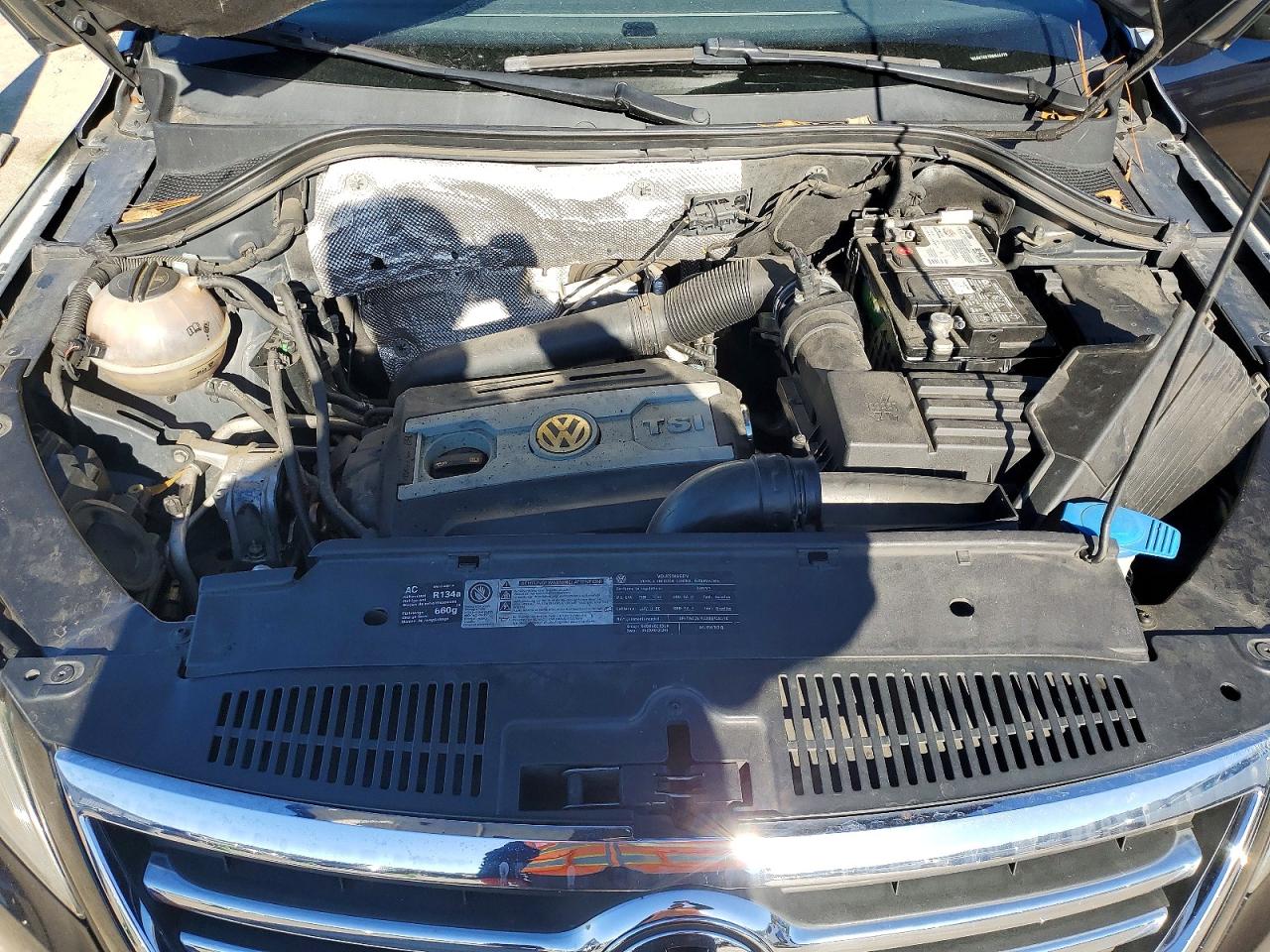 2011 VOLKSWAGEN TIGUAN S photo 11