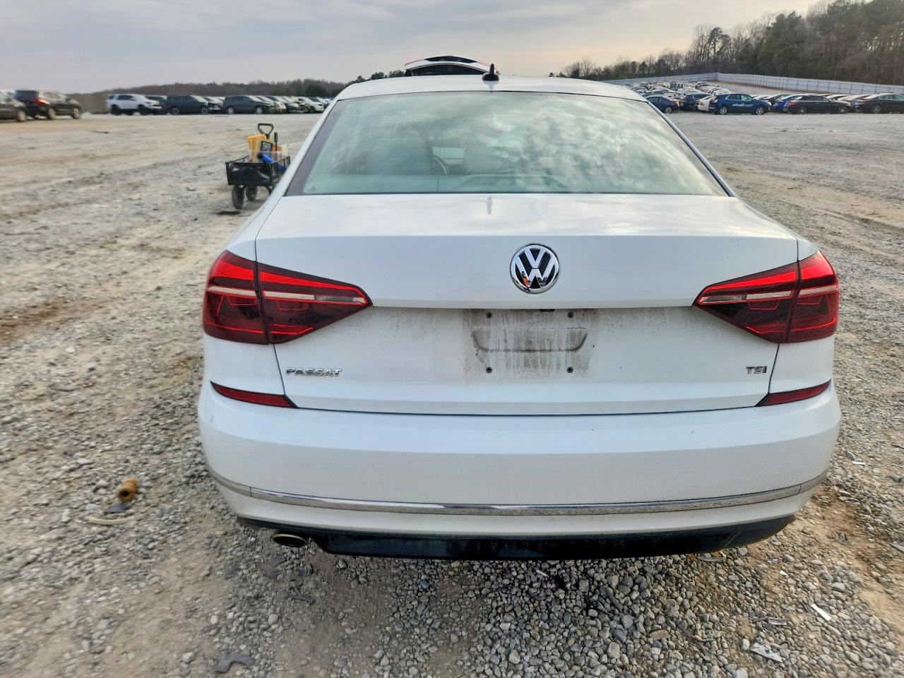 2018 VOLKSWAGEN PASSAT S photo 6