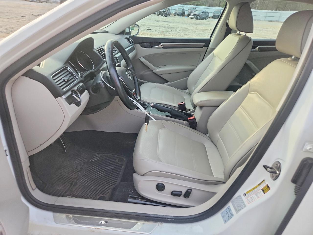 2018 VOLKSWAGEN PASSAT S photo 7
