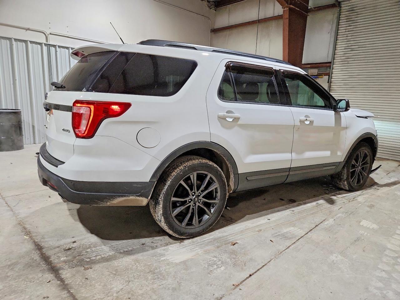 2019 FORD EXPLORER XLT photo 3