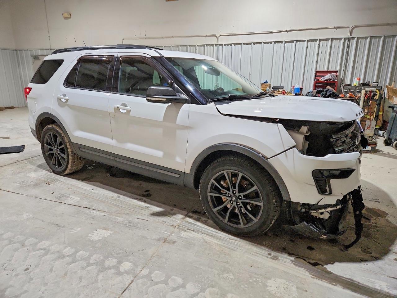 2019 FORD EXPLORER XLT photo 4