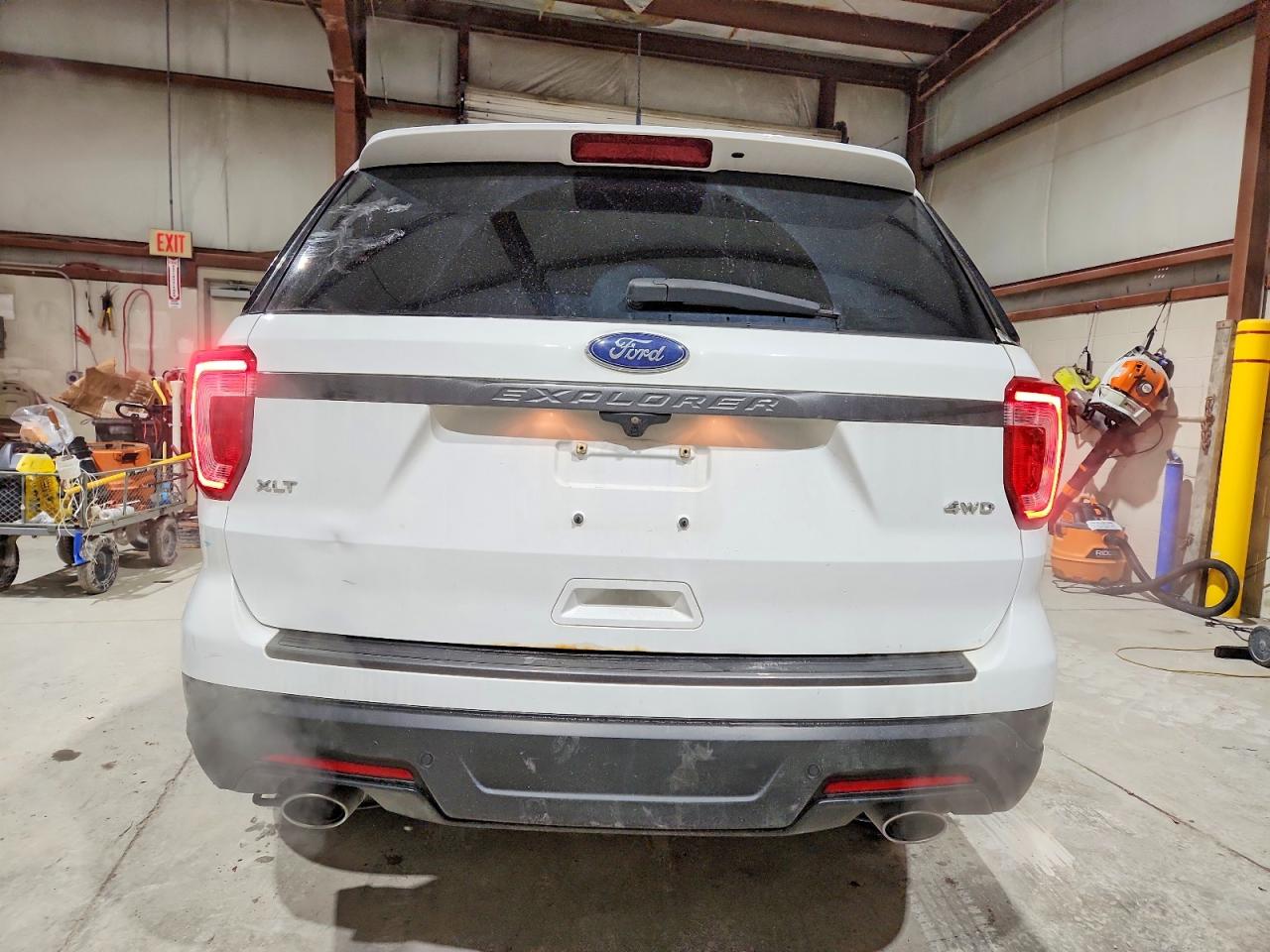 2019 FORD EXPLORER XLT photo 6