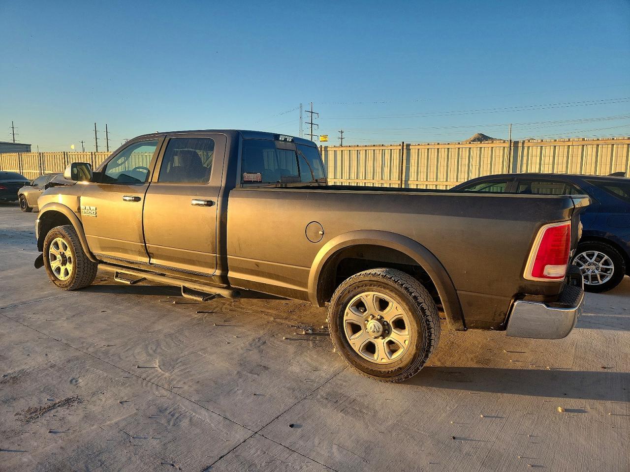 2018 RAM 3500 LARAMIE photo 3