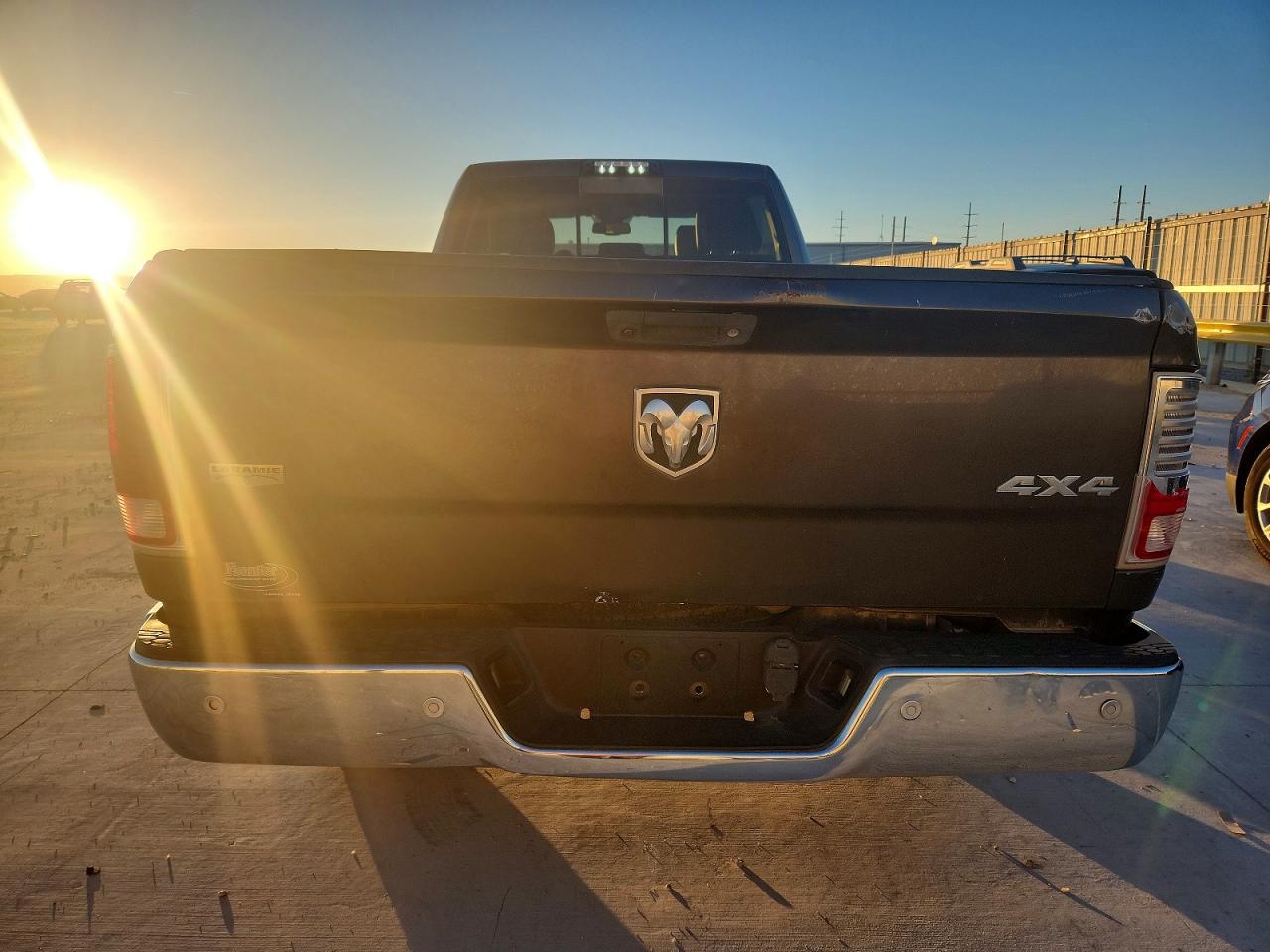 2018 RAM 3500 LARAMIE photo 11