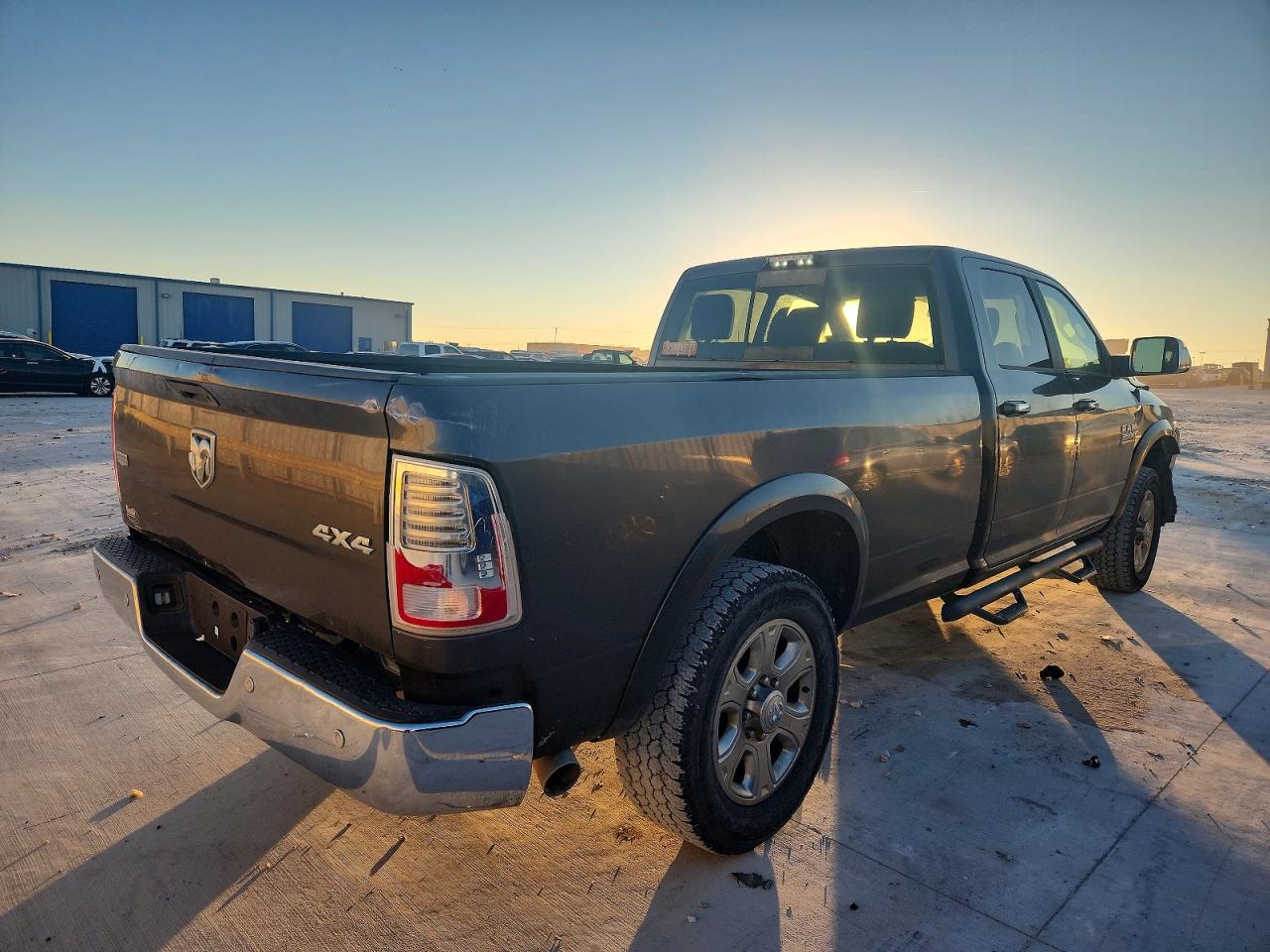 2018 RAM 3500 LARAMIE photo 5