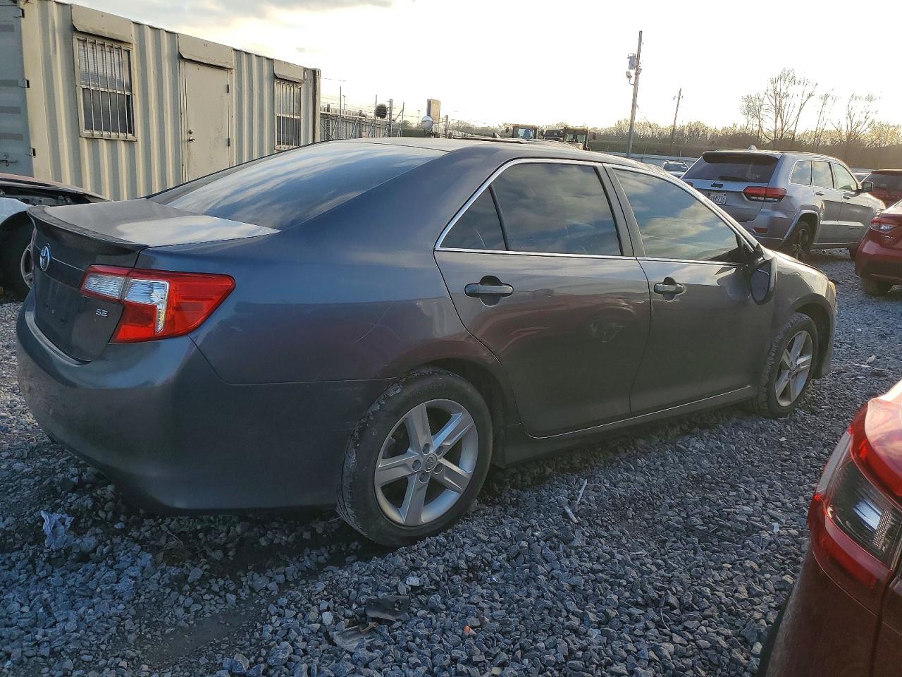2014 TOYOTA CAMRY L photo 3