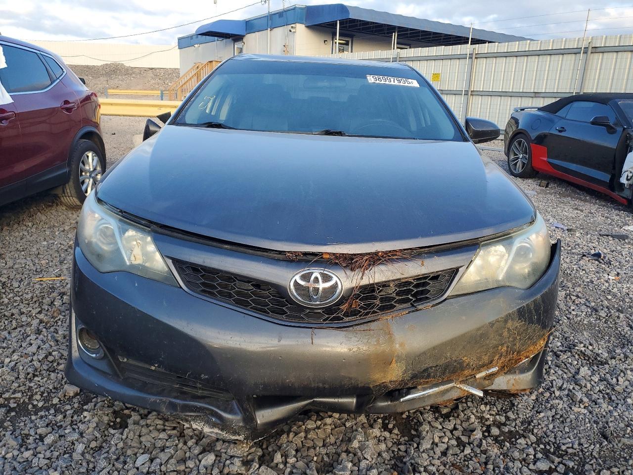 2014 TOYOTA CAMRY L photo 5