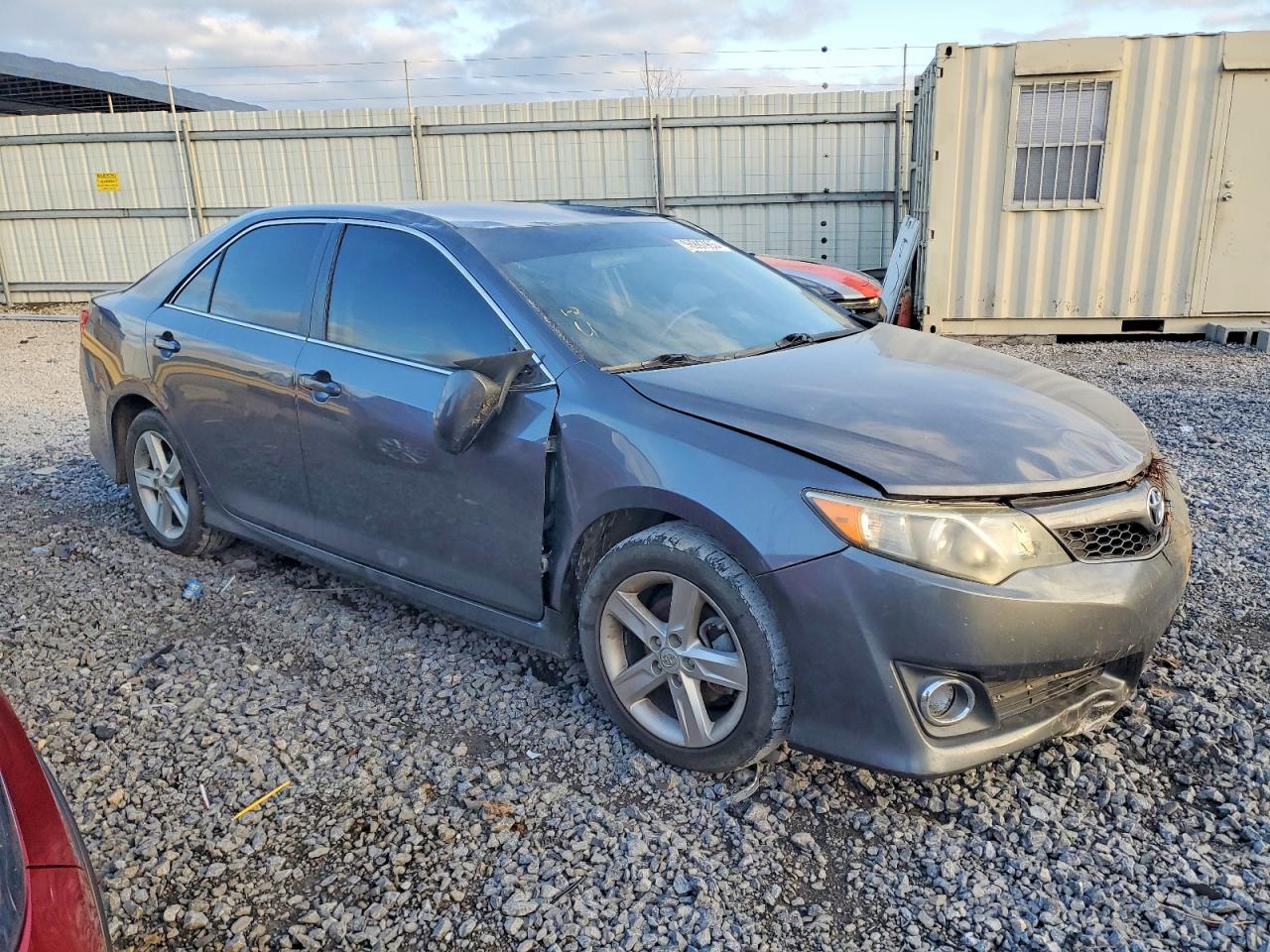 2014 TOYOTA CAMRY L photo 4