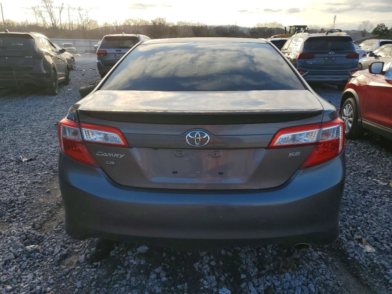 2014 TOYOTA CAMRY L photo 6