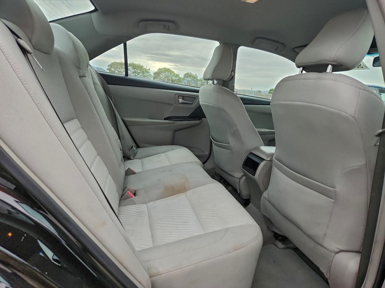 2016 TOYOTA CAMRY LE photo 10