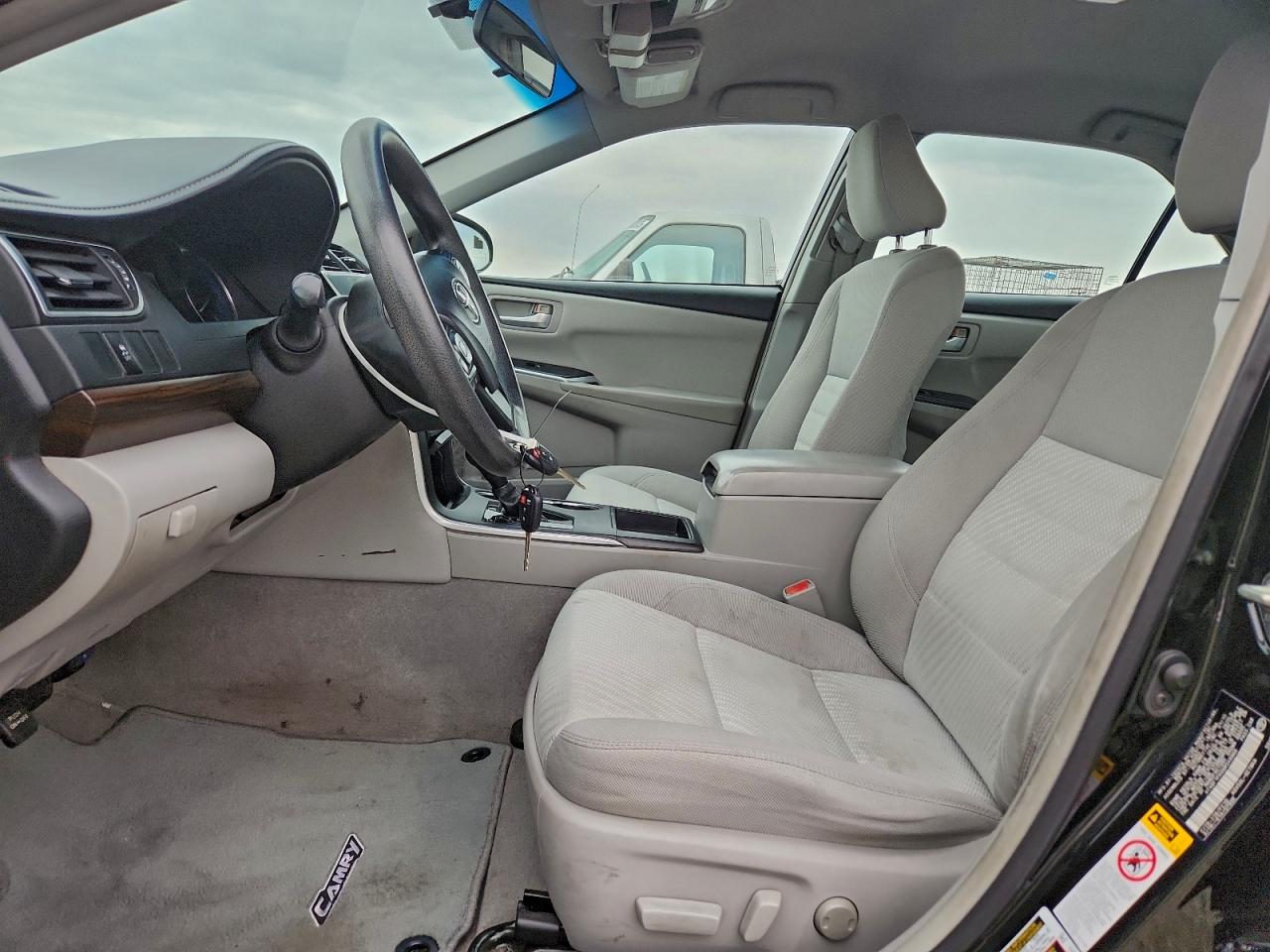 2016 TOYOTA CAMRY LE photo 7