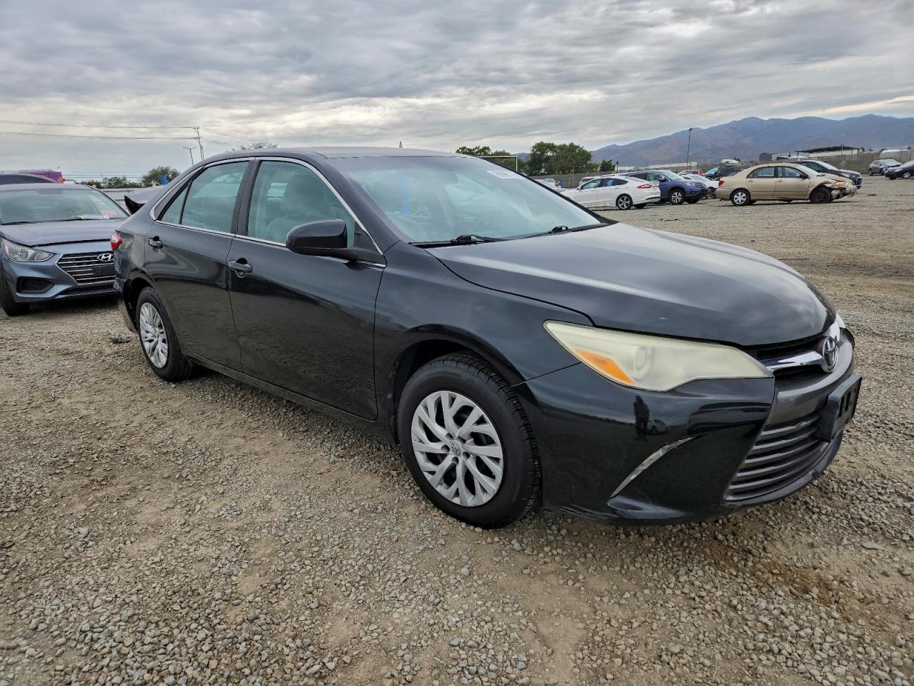 2016 TOYOTA CAMRY LE photo 4