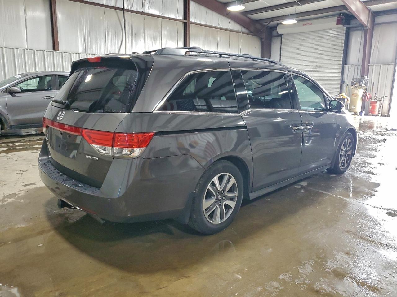 2014 HONDA ODYSSEY TOURING photo 3