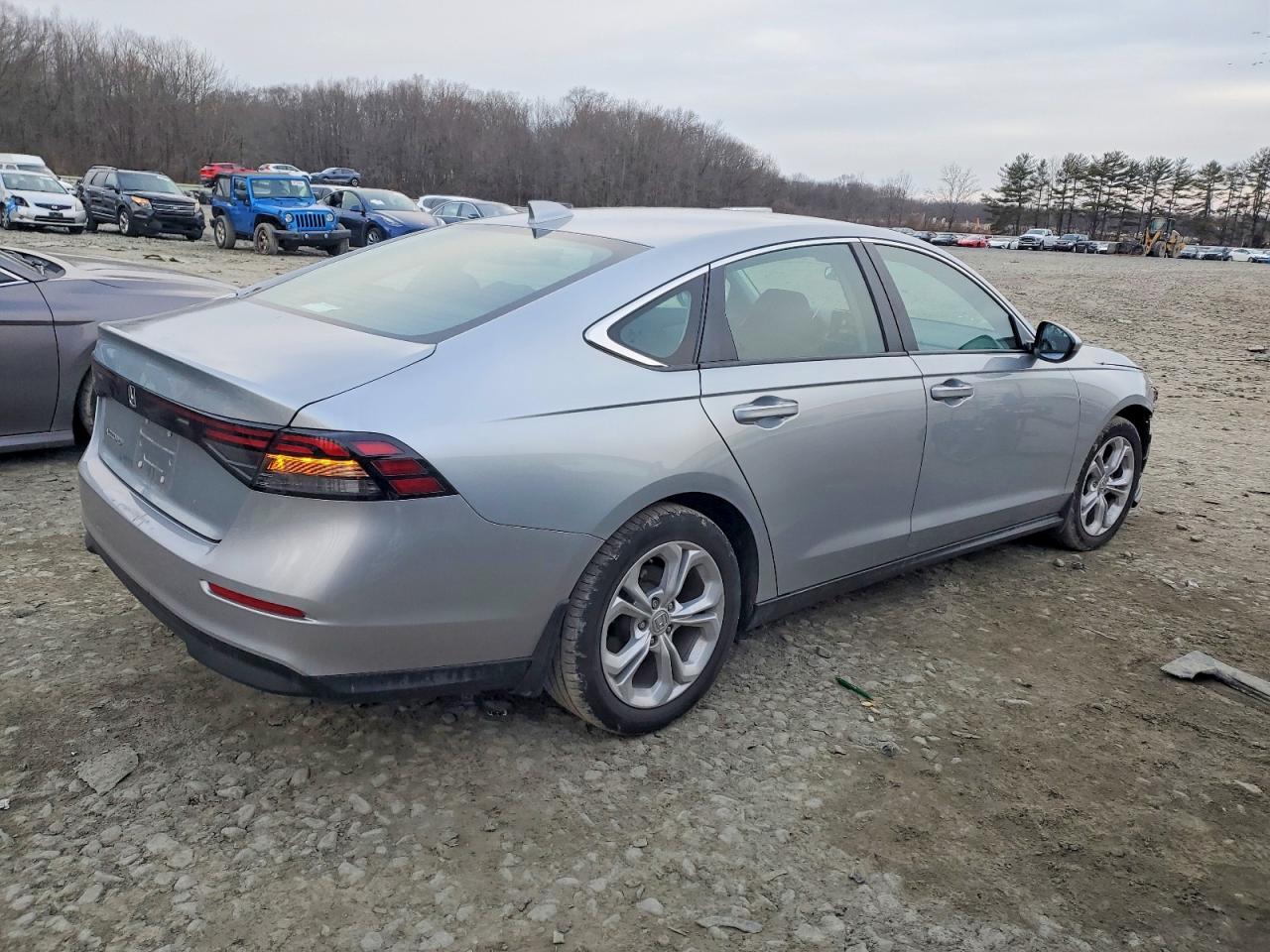 2024 HONDA ACCORD LX photo 3