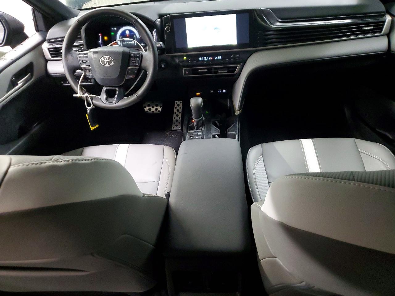2026 TOYOTA CAMRY SE photo 8