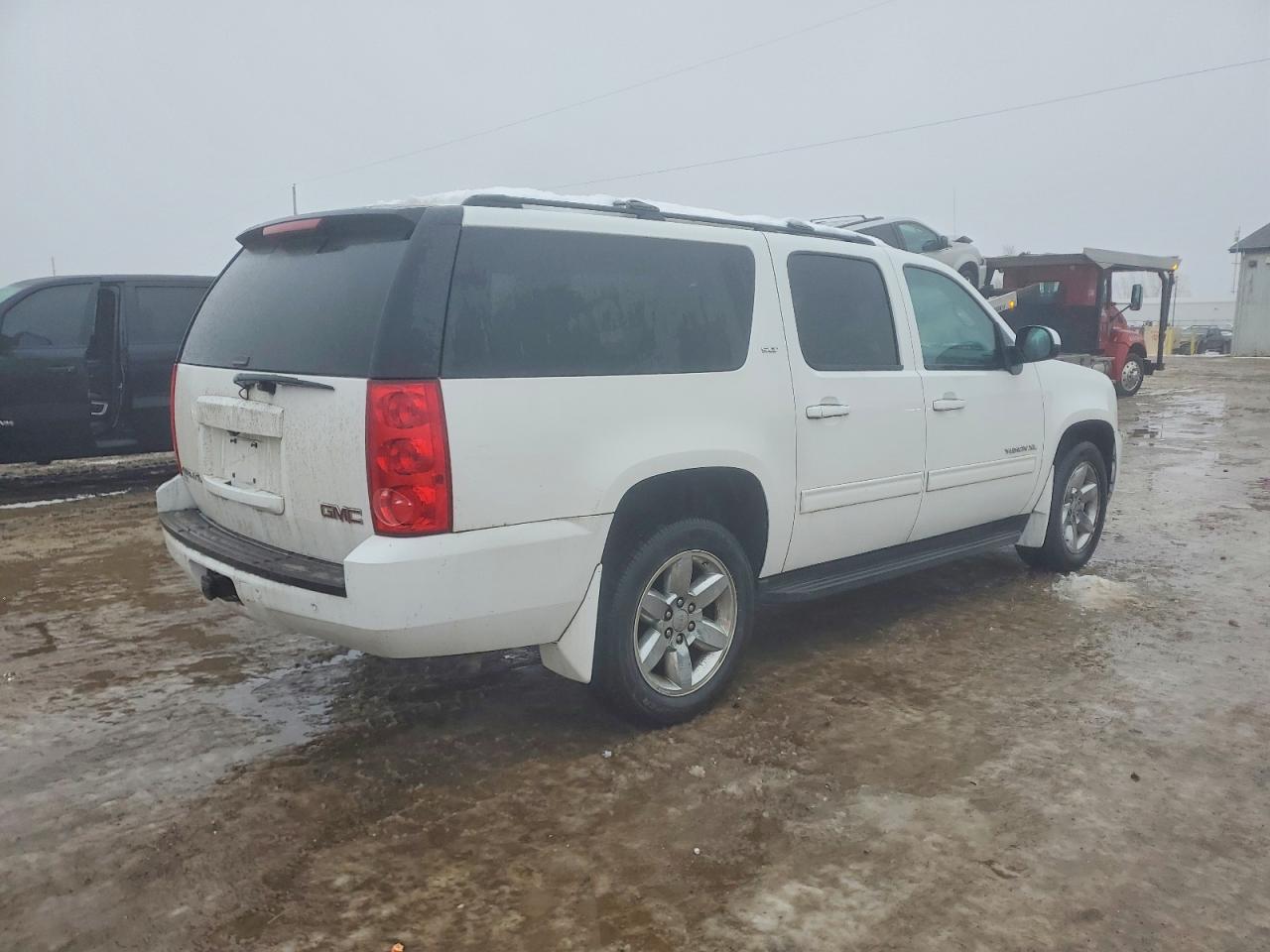 2013 GMC YUKON XL K1500 SLT photo 3