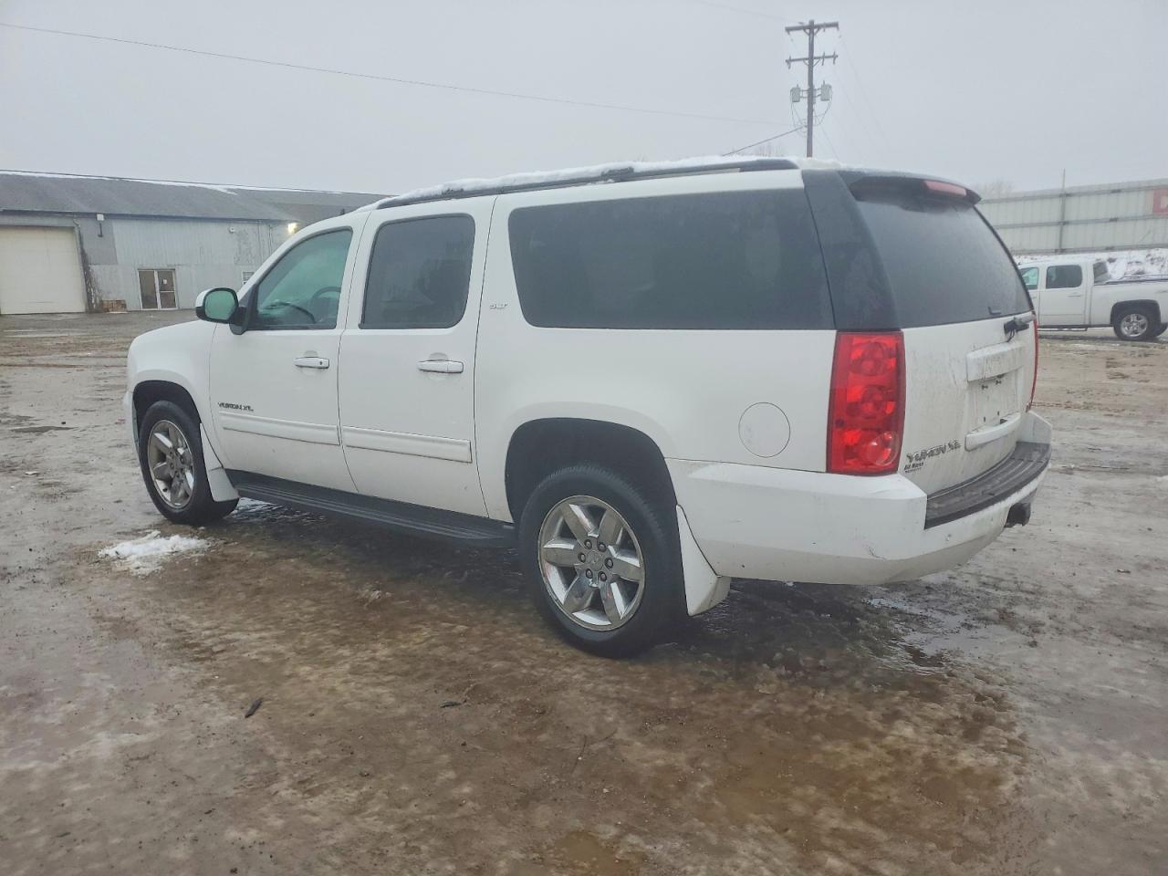 2013 GMC YUKON XL K1500 SLT photo 2