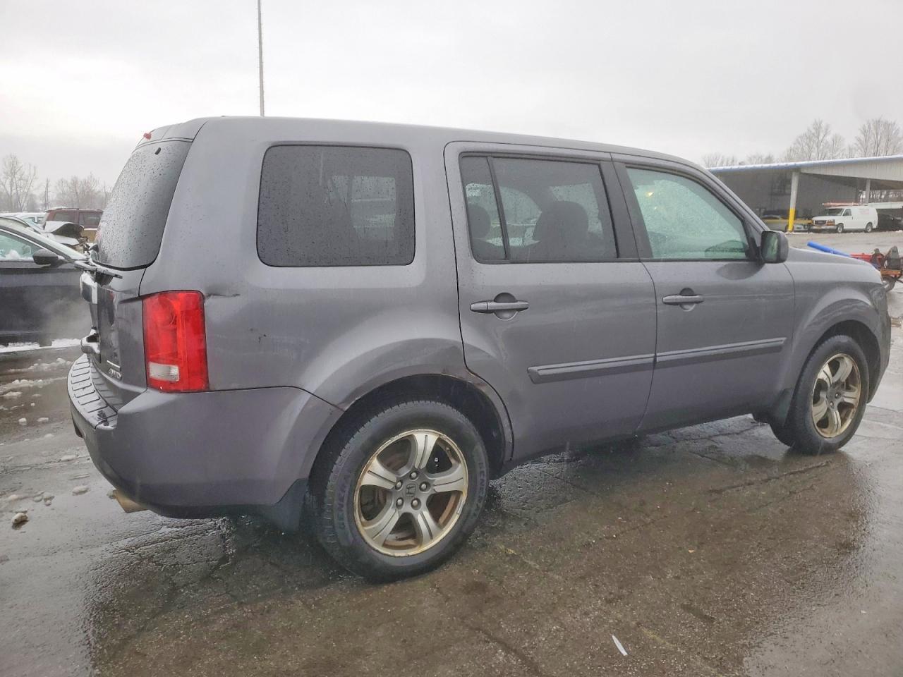 2015 HONDA PILOT photo 3
