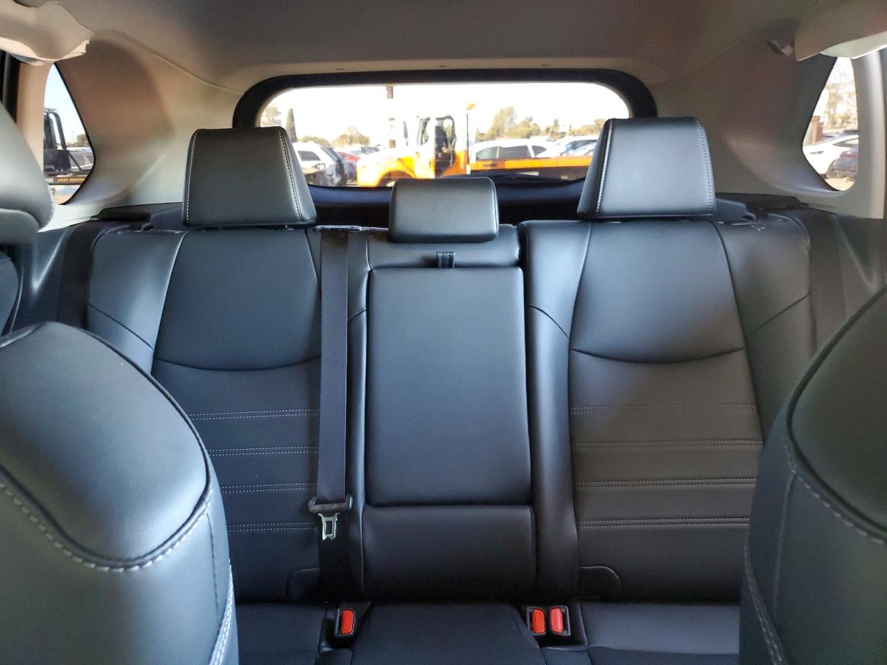 2025 TOYOTA RAV4 XLE PREMIUM photo 19