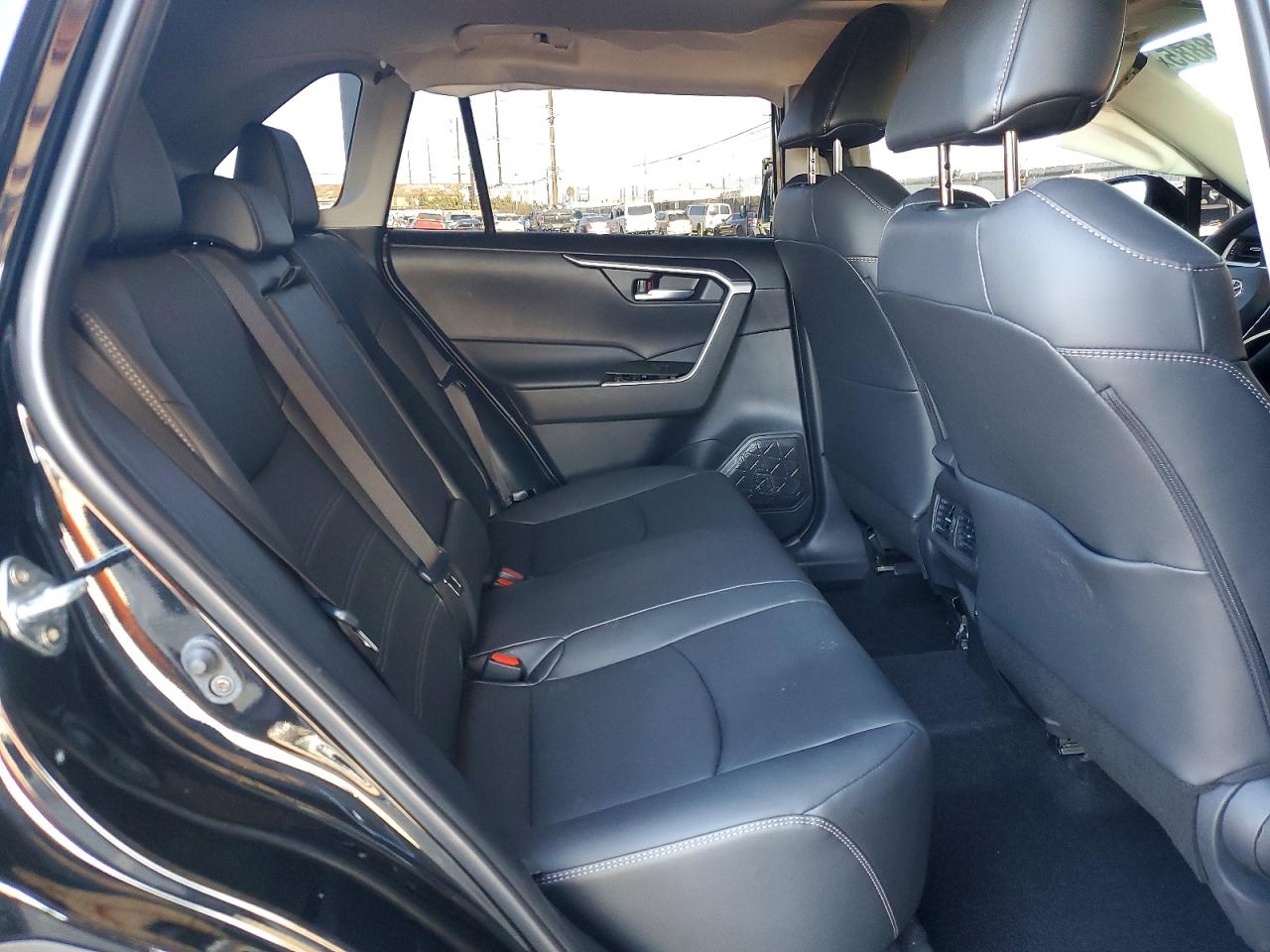 2025 TOYOTA RAV4 XLE PREMIUM photo 21