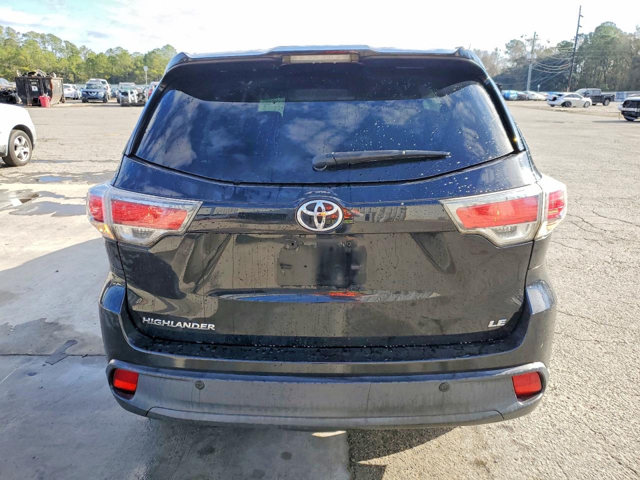 2014 TOYOTA HIGHLANDER LE photo 6