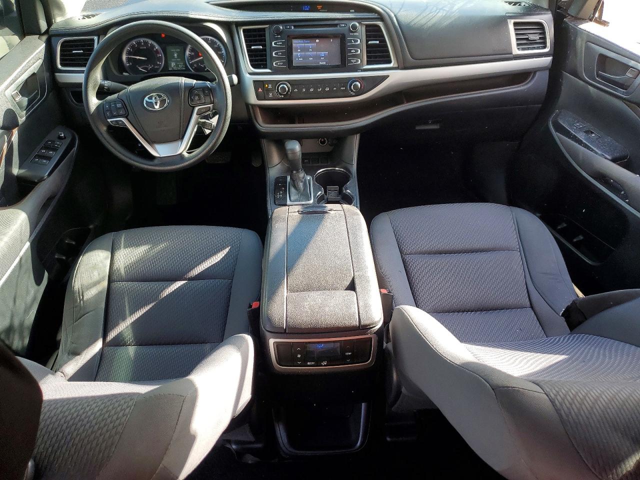 2014 TOYOTA HIGHLANDER LE photo 8
