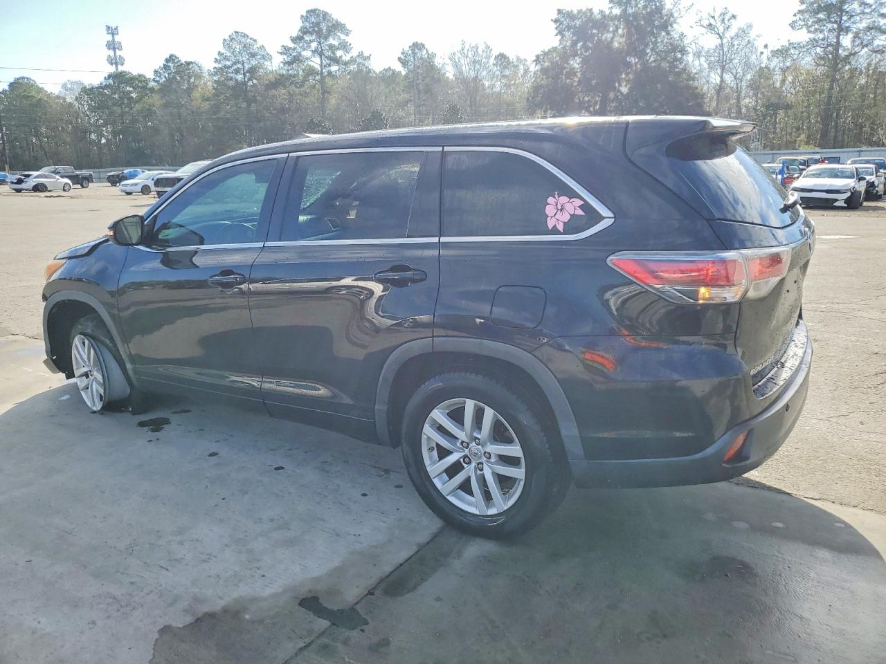 2014 TOYOTA HIGHLANDER LE photo 2